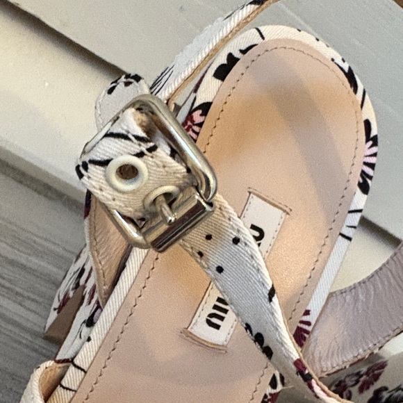 Miu Miu Cream and Black Floral Gabardine Sandals - Picture 9 of 11
